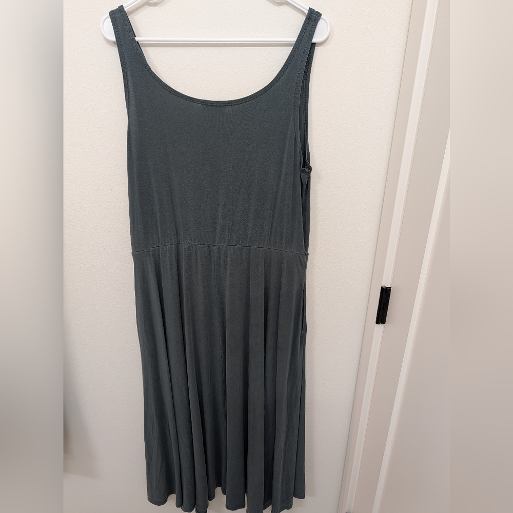 Gray Sleeveless Dress - Picture 2 of 4